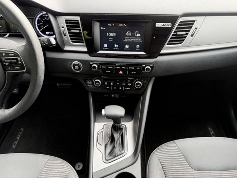 Used 2017 Kia Niro LX FWD image 18