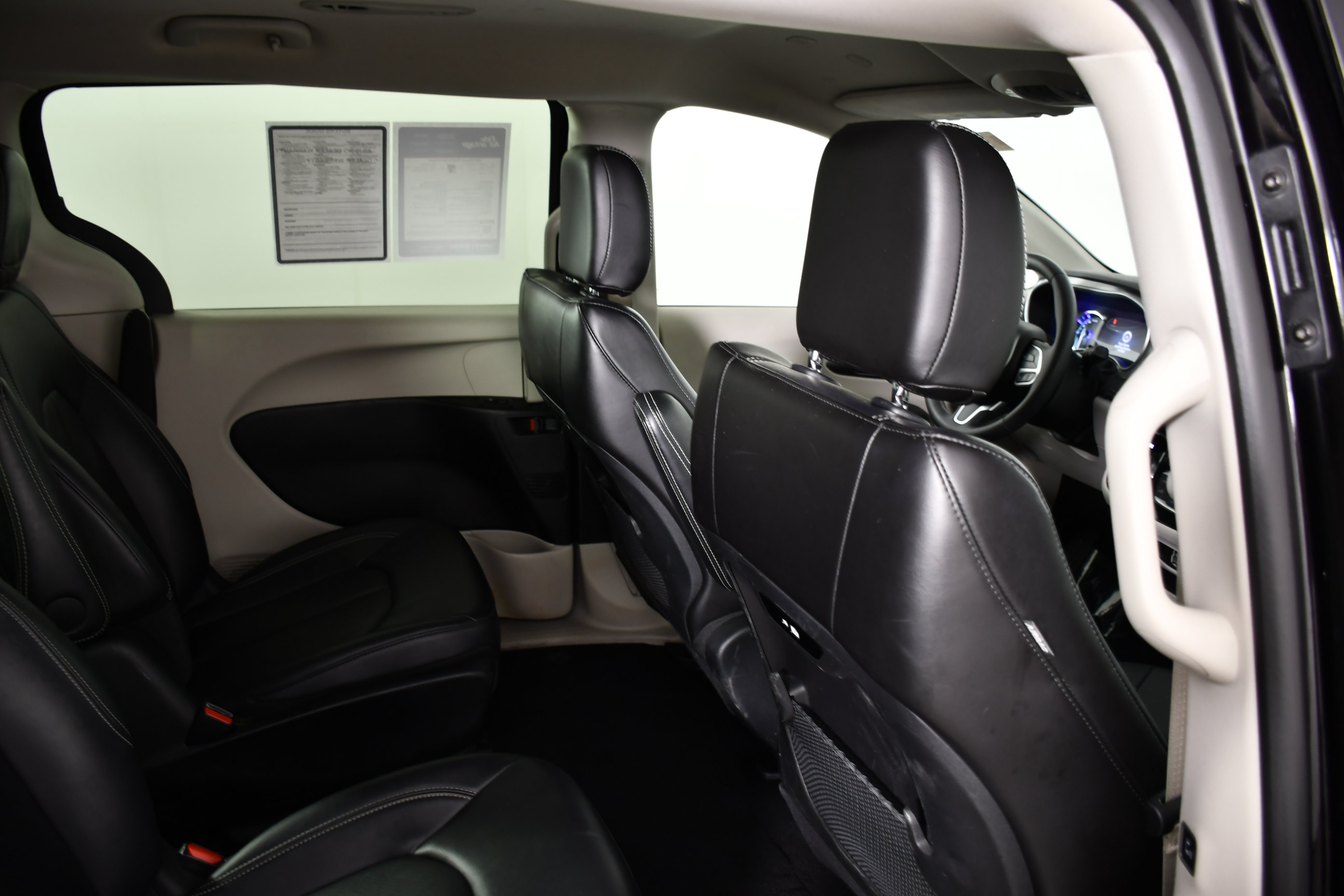 Used 2024 Chrysler Pacifica Limited FWD image 42