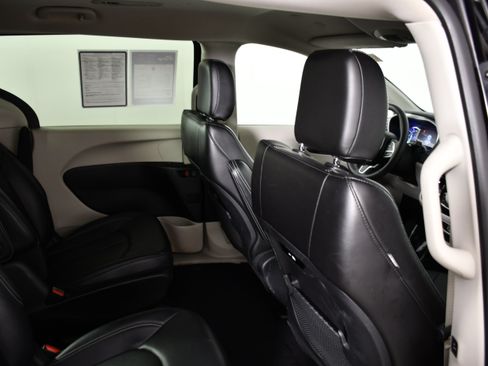 Used 2024 Chrysler Pacifica Limited FWD image 42