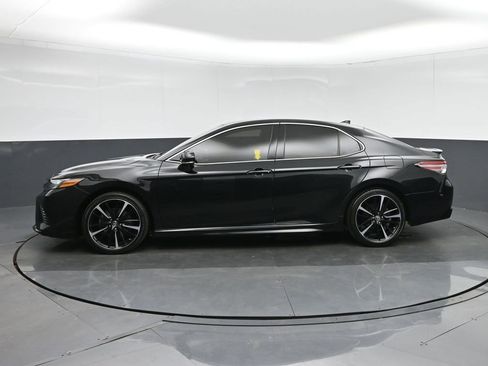 Used 2019 Toyota Camry XSE image 4