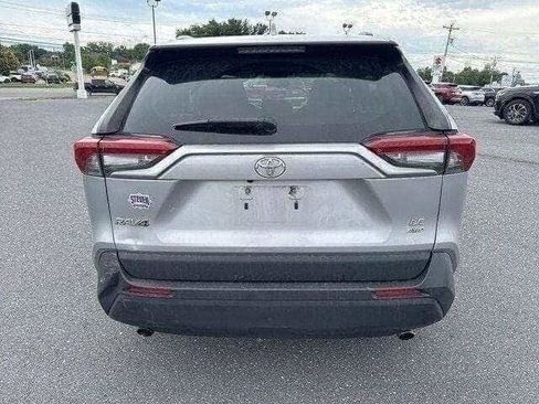 Used 2019 Toyota RAV4 LE image 4