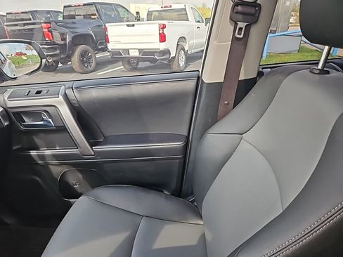 Used 2022 Toyota 4Runner SR5 Premium w/ Moonroof Package AWD/4WD image 28