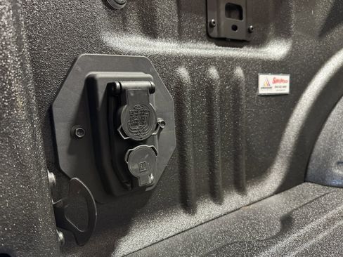 Used 2025 Ford F450 Platinum w/ FX4 Off-Road Package image 21