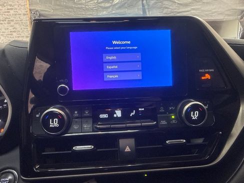 Used 2023 Toyota Highlander XLE FWD image 20