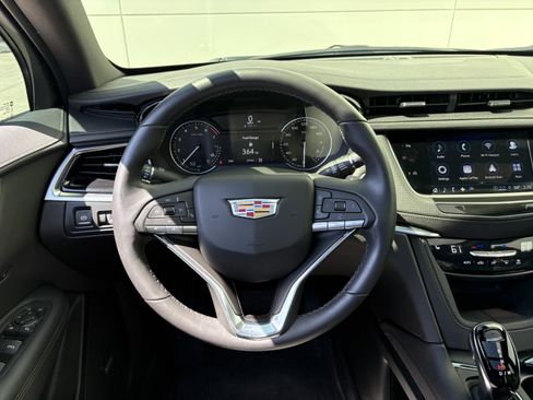 Certified 2024 Cadillac XT6 Luxury w/ LPO, Floor Liner Package AWD/4WD image 19