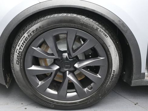 Used 2025 Tesla Model X AWD/4WD image 34
