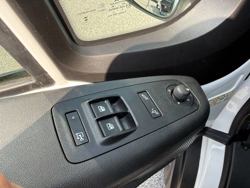Used 2025 RAM ProMaster 2500 w/ Convenience Group FWD image 18