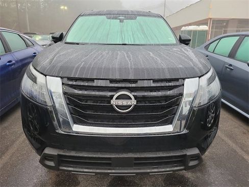 Used 2025 Nissan Pathfinder SV image 2
