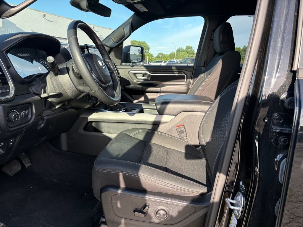 Used 2025 RAM 1500 Big Horn AWD/4WD image 13