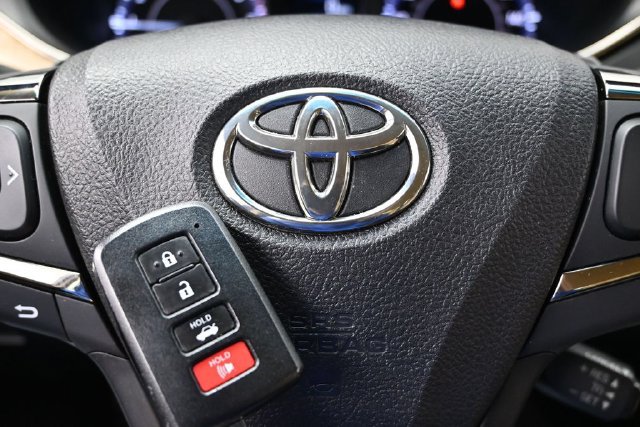 Used 2016 Toyota Avalon XLE FWD image 40