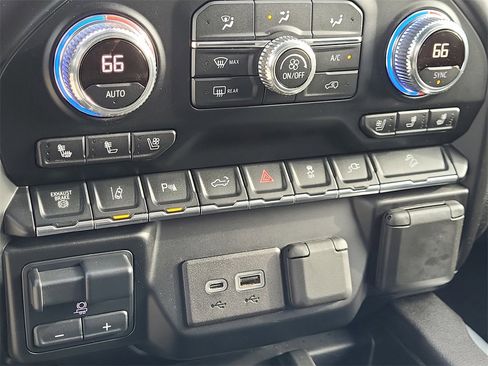 Used 2021 GMC Sierra 2500 AT4 w/ AT4 Premium Plus Package image 26