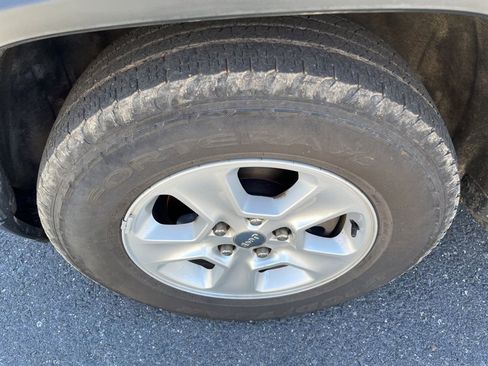 Used 2014 Jeep Grand Cherokee Laredo w/ Quick Order Package 23E image 8