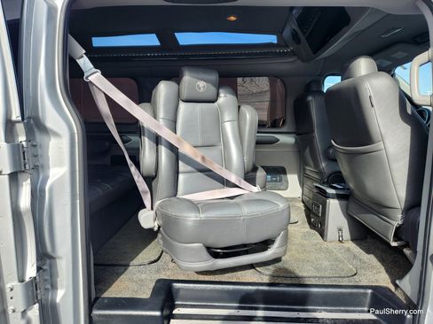 Used 2017 Ford Transit 150 XLT image 31