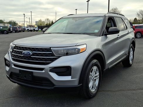 Certified 2023 Ford Explorer XLT image 3