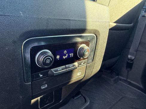 Used 2024 Chevrolet Tahoe Z71 w/ Luxury Package image 8