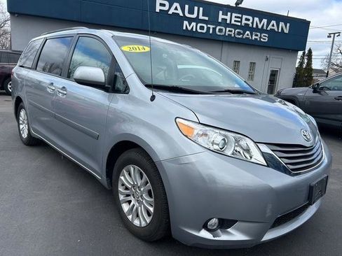 Used 2014 Toyota Sienna XLE image 1