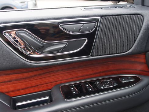 Used 2024 Lincoln Navigator Premiere image 25