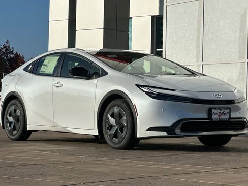New 2026 Toyota Prius Plug-In Hybrid FWD image 2