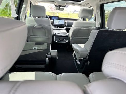 Used 2025 Ford Expedition Active AWD/4WD image 13