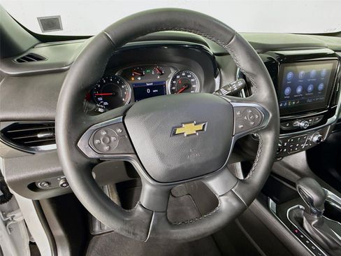 Used 2023 Chevrolet Traverse LT image 12