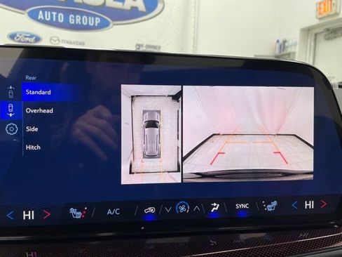 New 2026 Chevrolet Traverse Z71 w/ Enhanced Driving Package image 5