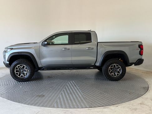 Used 2026 Chevrolet Colorado ZR2 w/ Technology Package AWD/4WD image 2