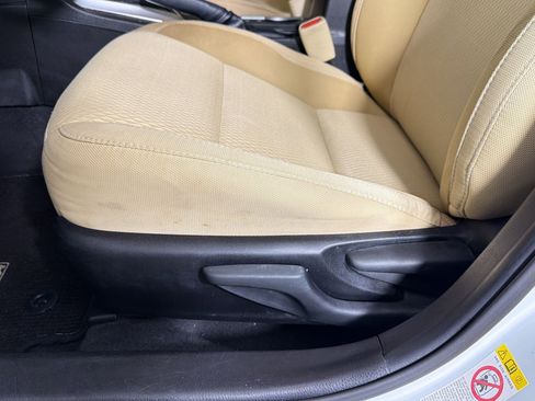Used 2018 Toyota Corolla LE w/ LE Premium Package w/Moonroof FWD image 12