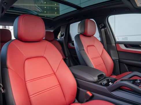 Certified 2026 Porsche Cayenne AWD/4WD image 27