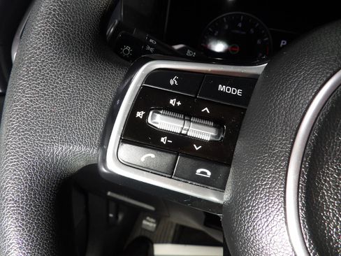 Used 2023 Kia Sorento LX image 25