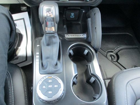 New 2025 Ford Bronco Badlands image 14