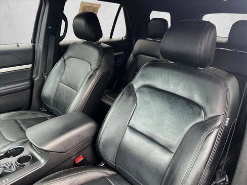 Used 2017 Ford Explorer XLT w/ Equipment Group 202A image 16