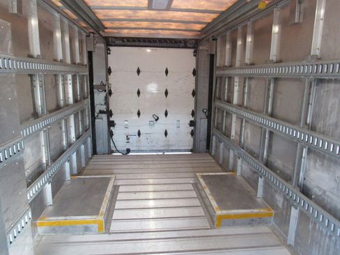 Used 2022 Ford Transit 350 DRW image 17