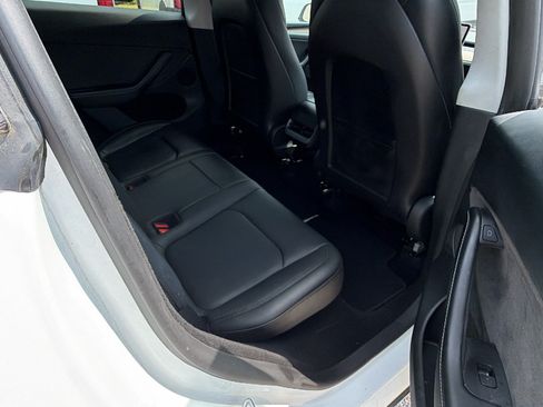 Used 2023 Tesla Model Y AWD image 21