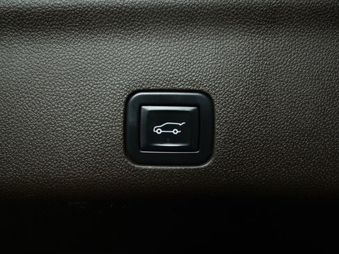 Used 2022 GMC Yukon XL SLT w/ SLT Luxury Package AWD/4WD image 13
