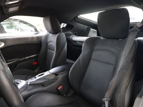 Used 2012 Nissan 370Z Coupe RWD image 9