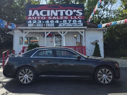 Used 2013 Chrysler 300 S RWD image 1