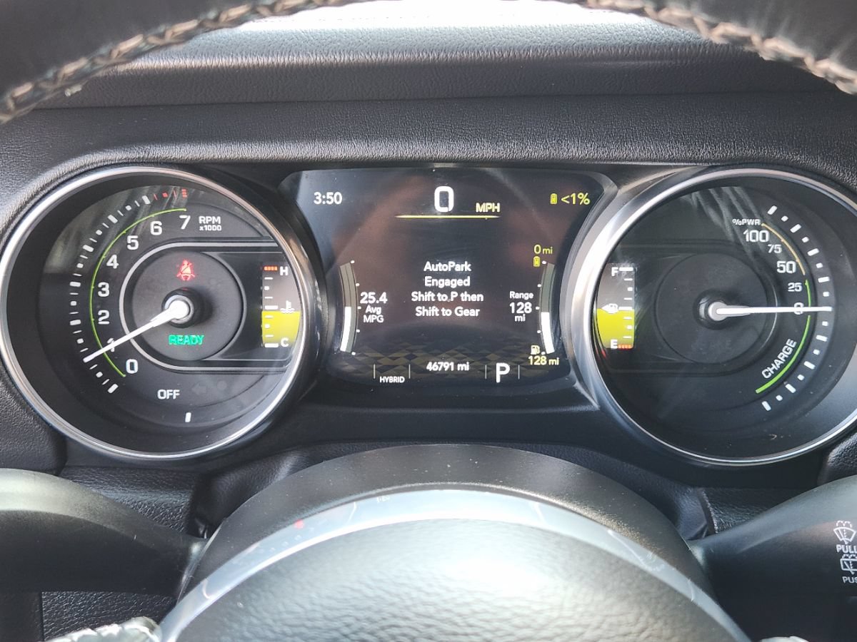 Used 2021 Jeep Wrangler Unlimited Sahara w/ Cold Weather Group AWD/4WD image 32