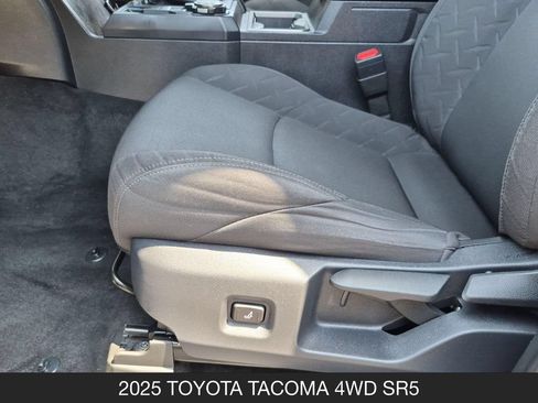 Used 2025 Toyota Tacoma SR5 AWD/4WD image 15
