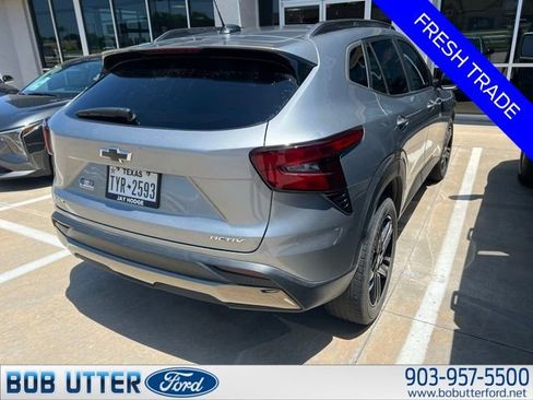 Used 2024 Chevrolet Trax ACTIV w/ Sunroof Package FWD image 3