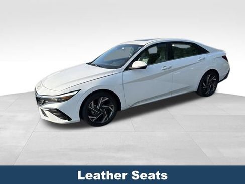 Used 2025 Hyundai Elantra Limited FWD image 4
