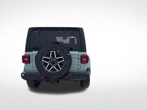 Used 2024 Jeep Wrangler Unlimited Sahara w/ Technology Group AWD/4WD image 4