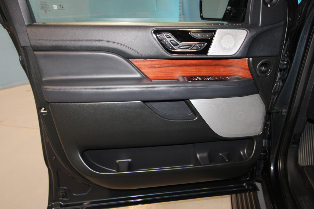 Used 2024 Lincoln Navigator L Reserve AWD/4WD image 5