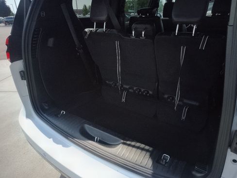 Used 2025 Chrysler Pacifica Select FWD image 13
