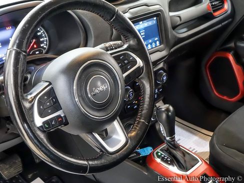 Used 2019 Jeep Renegade Trailhawk w/ Cold Weather Group II AWD/4WD image 15