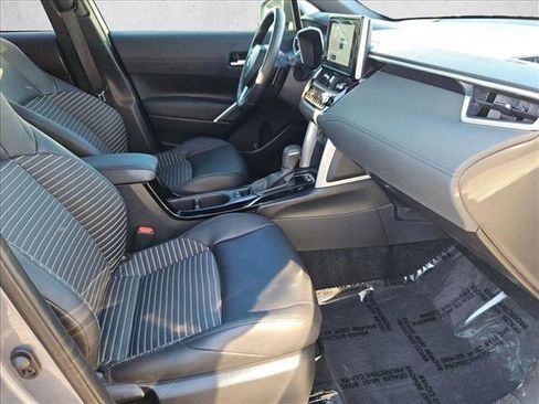 Used 2024 Toyota Corolla Cross XSE image 21