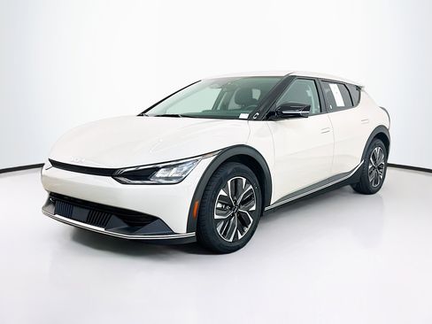 Used 2024 Kia EV6 Light image 3