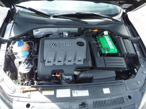 Used 2013 Volkswagen Passat TDI SE image 12
