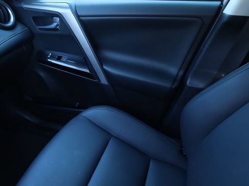 Used 2018 Toyota RAV4 Limited image 9