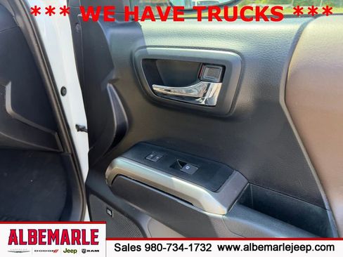 Used 2020 Toyota Tacoma Limited image 31