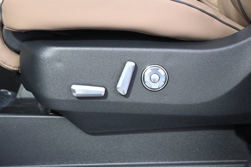 New 2027 Lincoln Navigator Black Label AWD/4WD image 14